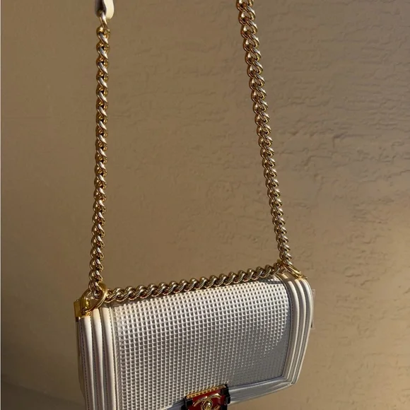 Chanel White Cube Medium Boy Bag Shoulder Bag with Gold Chain - Picture 2 of 12